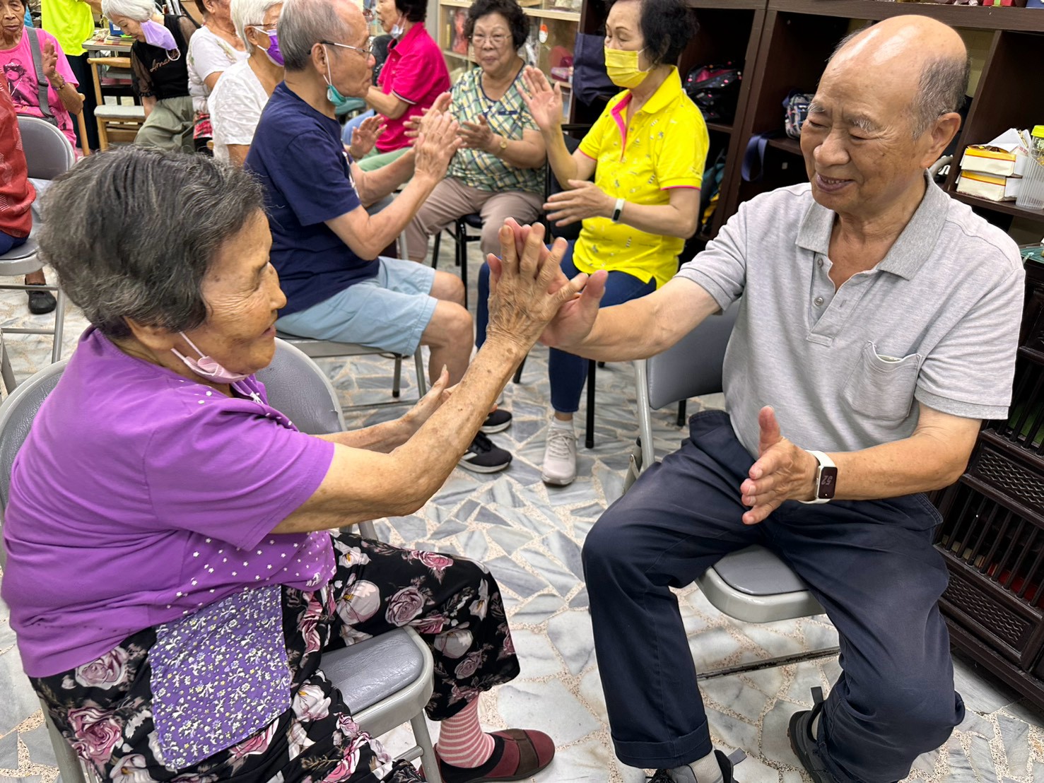 簡單遊戲跟著音樂律動